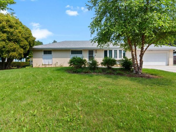 8826 S Patricia BOULEVARD, Oak Creek, WI 53154