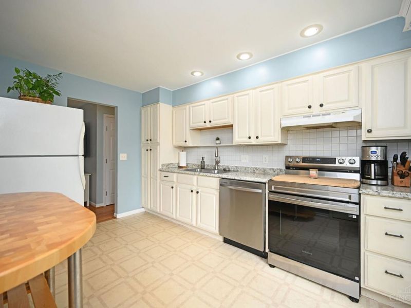 6196 Seiler Drive, Green Township, OH 45239 Photo 19