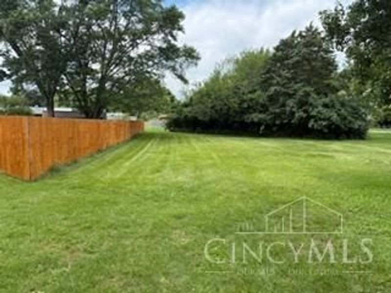 395 Robert Simmons Drive, Carlisle, OH 45005 Photo 11