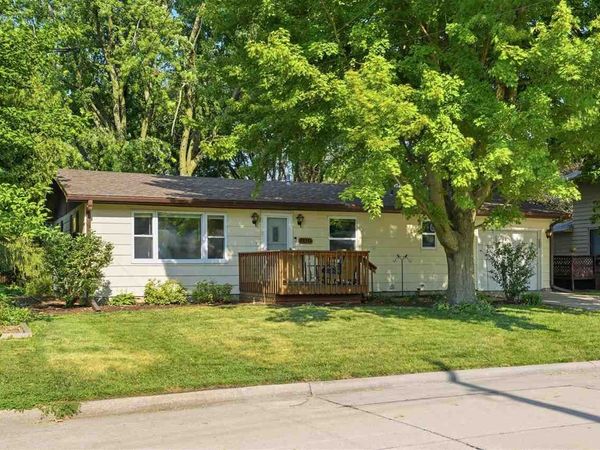 1411 N 2nd Ave, Washington, IA 52353