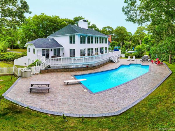19 Bay Woods Drive , Hampton Bays, NY 11946