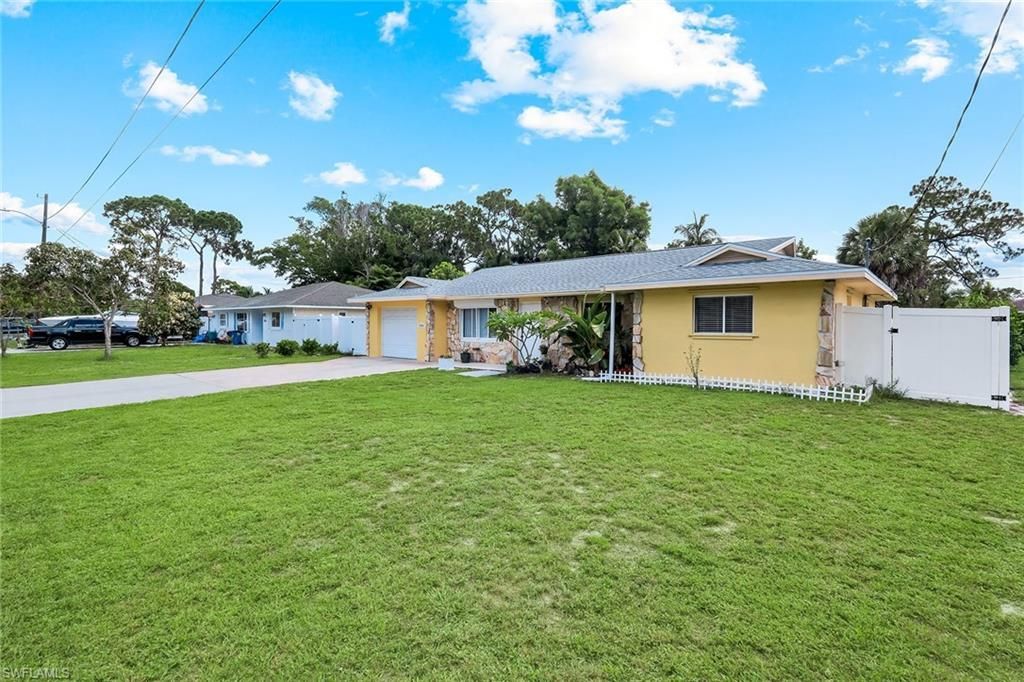 27051 Edgewood St, Bonita Springs, FL 34135 Photo