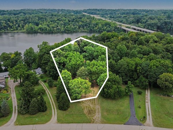 4239 Lake Chapin Bluff, Berrien Springs, MI 49103