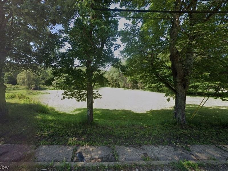 5850 Main Street SE, New Philadelphia, OH 44663 Photo 2