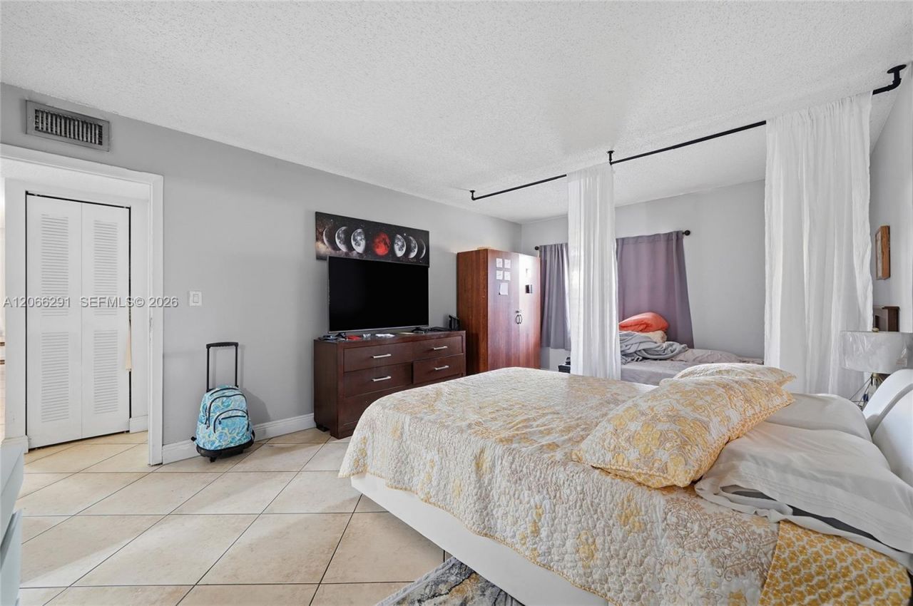 18101 NW 68th Ave , Unit B105, Hialeah, FL 33015 Photo