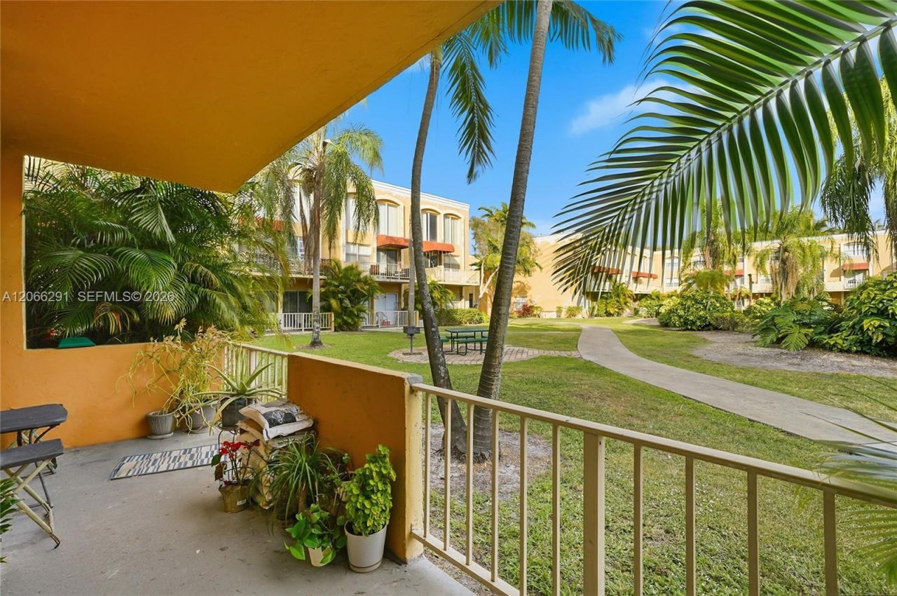 18101 NW 68th Ave , Unit B105, Hialeah, FL 33015 Photo