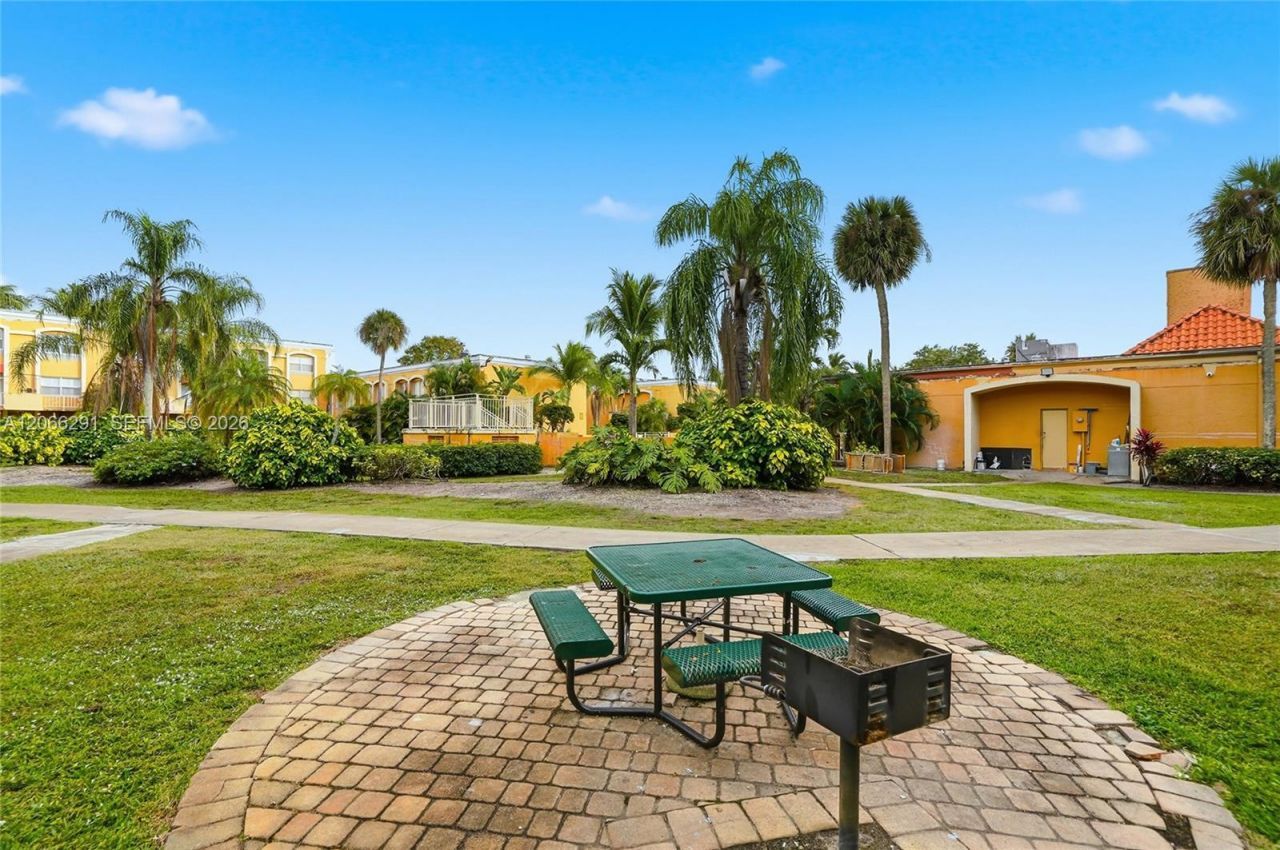 18101 NW 68th Ave , Unit B105, Hialeah, FL 33015 Photo