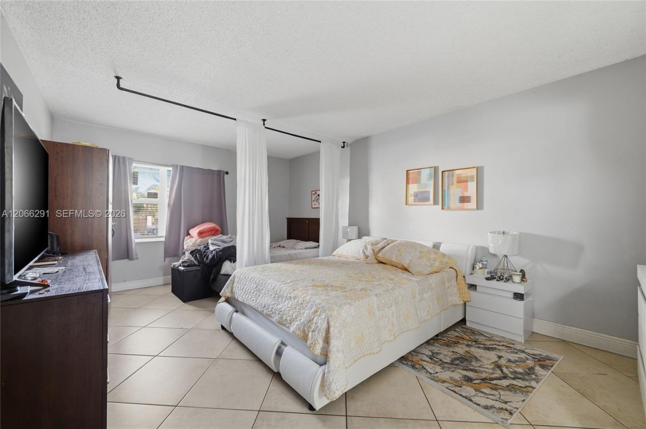 18101 NW 68th Ave , Unit B105, Hialeah, FL 33015 Photo
