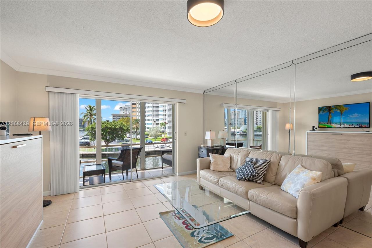 2600 Diana Dr, Unit 208, Hallandale Beach, FL 33009 Photo