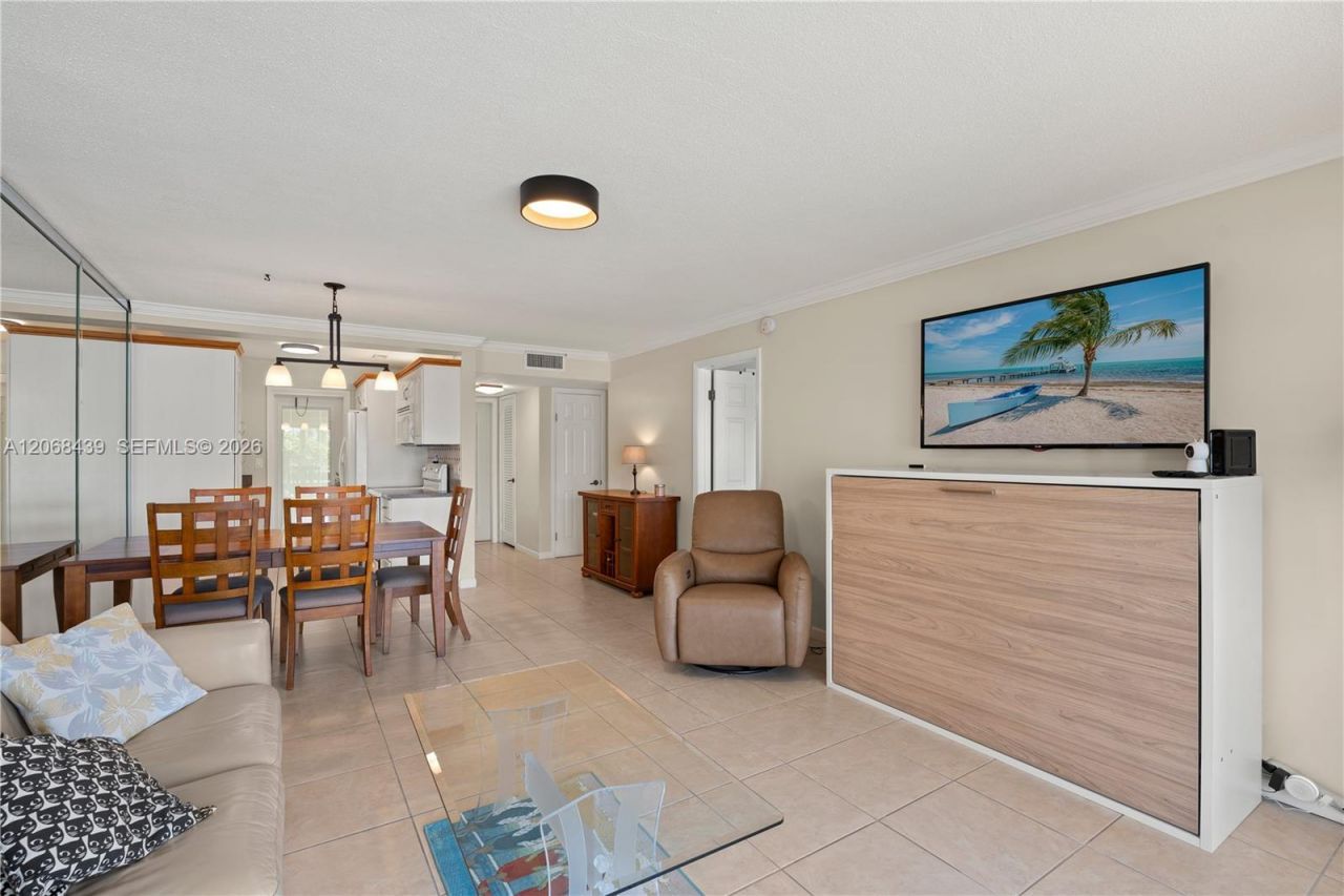 2600 Diana Dr, Unit 208, Hallandale Beach, FL 33009 Photo