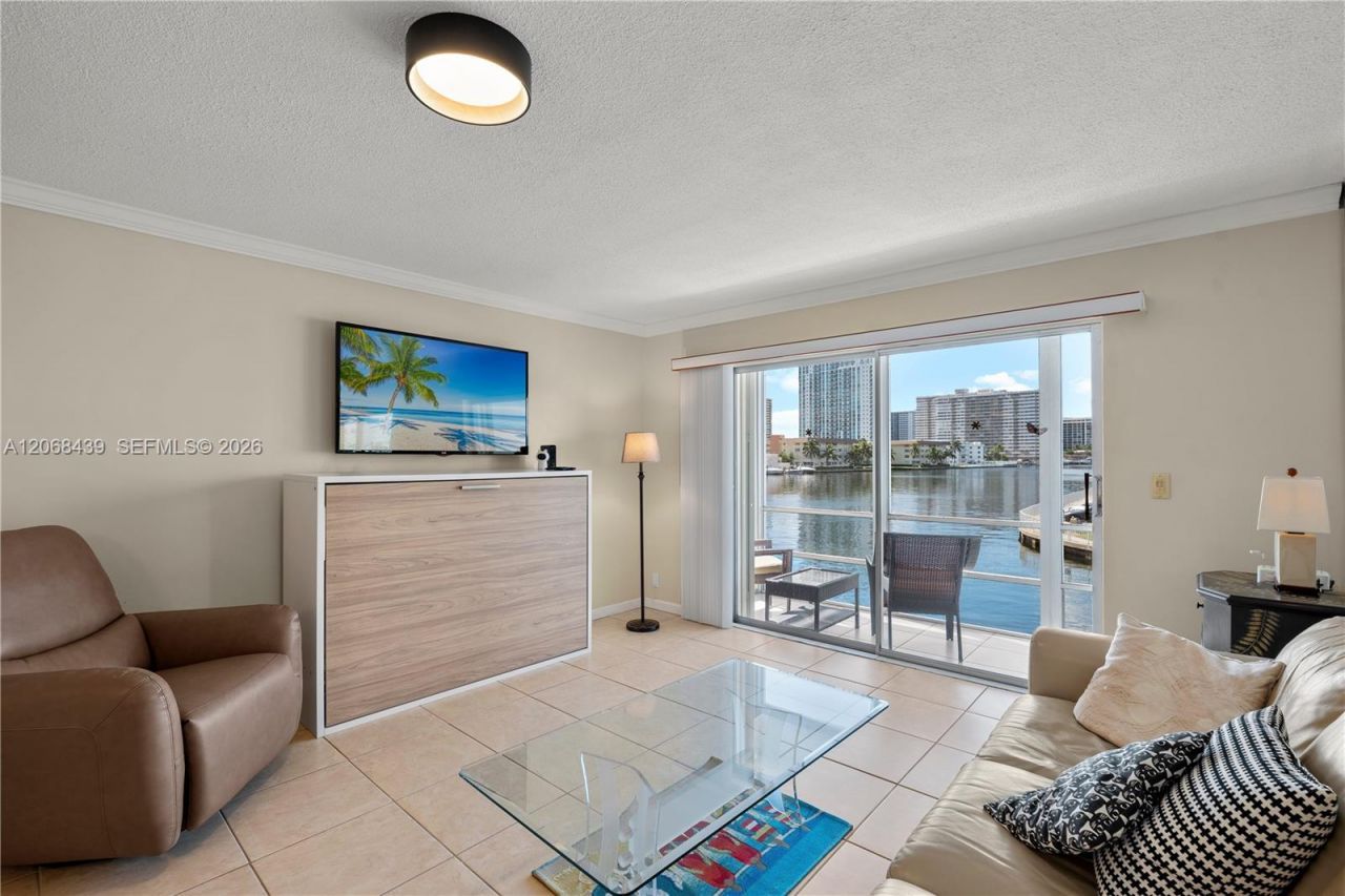 2600 Diana Dr, Unit 208, Hallandale Beach, FL 33009 Photo