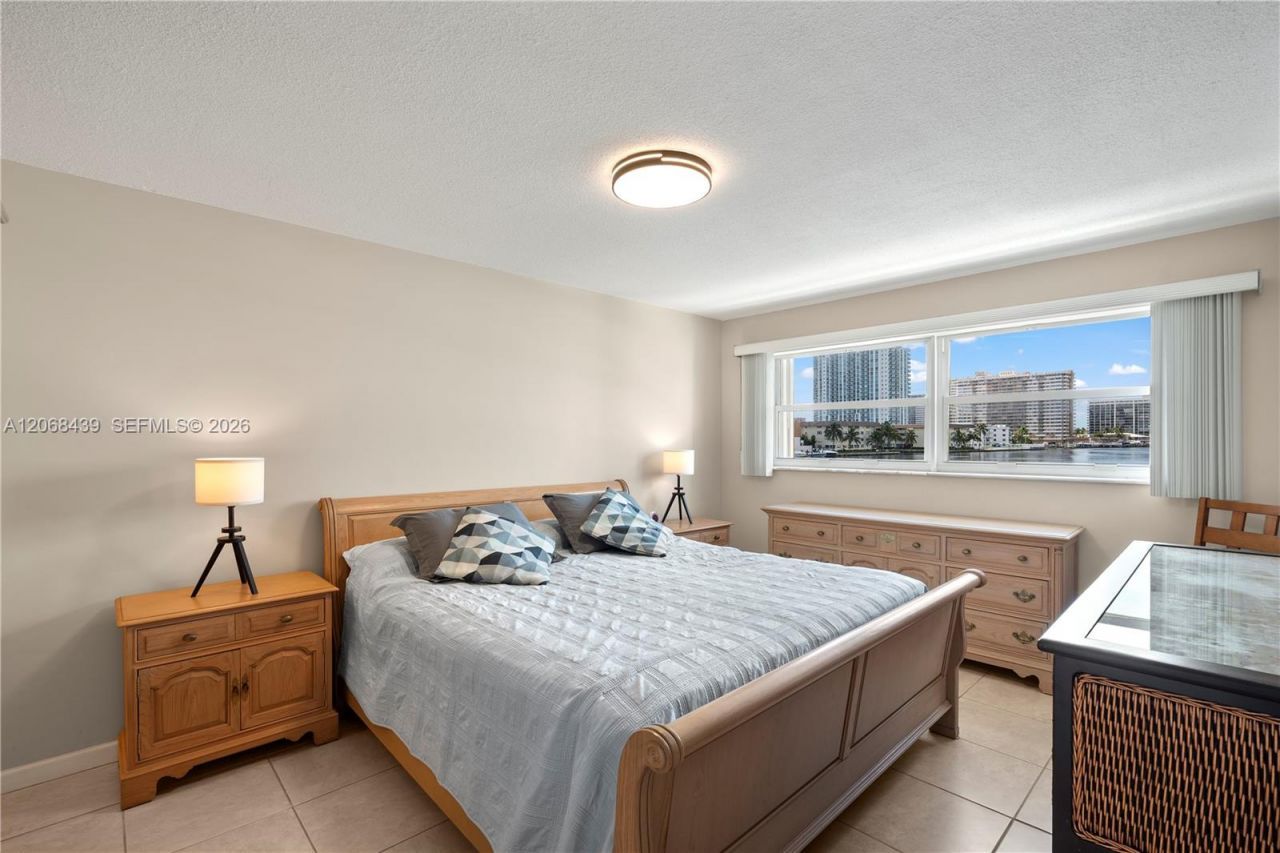 2600 Diana Dr, Unit 208, Hallandale Beach, FL 33009 Photo