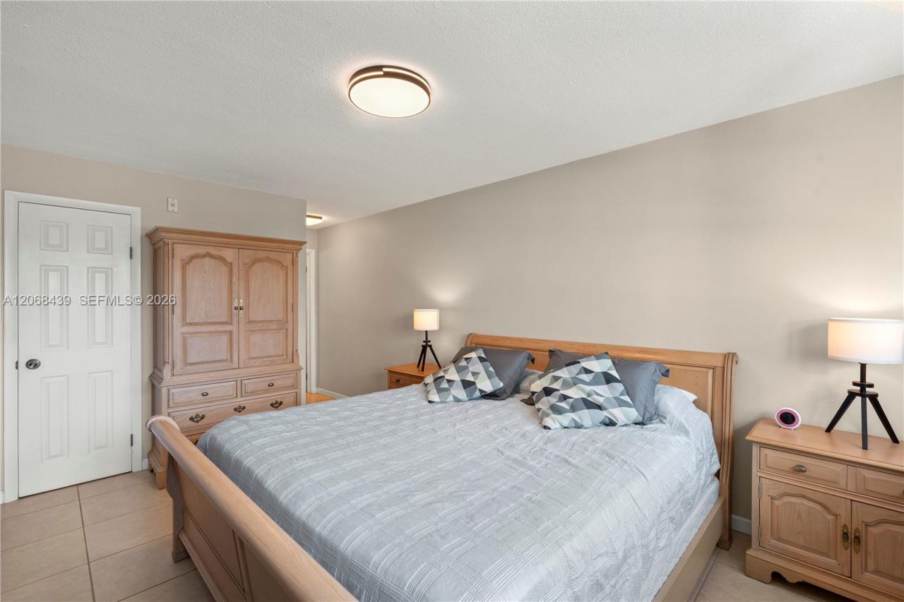 2600 Diana Dr, Unit 208, Hallandale Beach, FL 33009 Photo