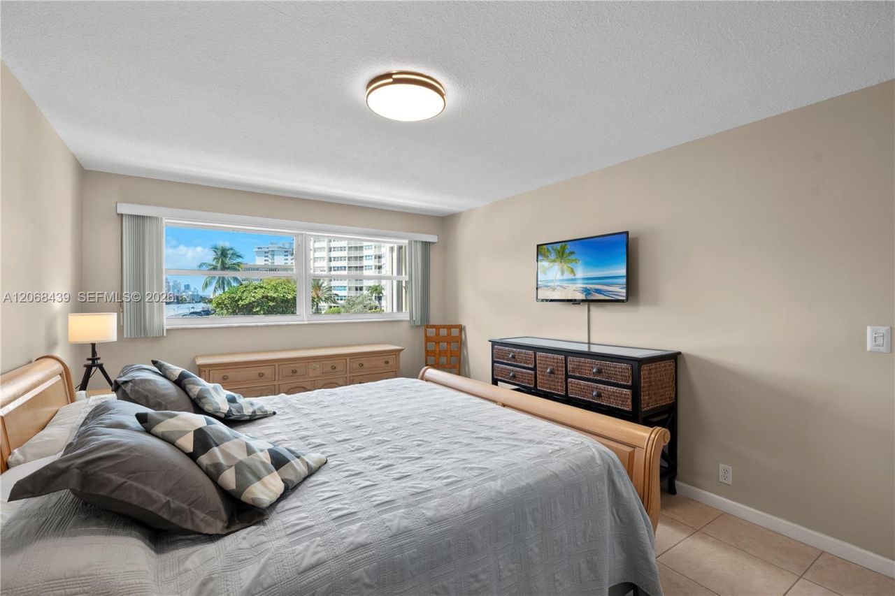 2600 Diana Dr, Unit 208, Hallandale Beach, FL 33009 Photo