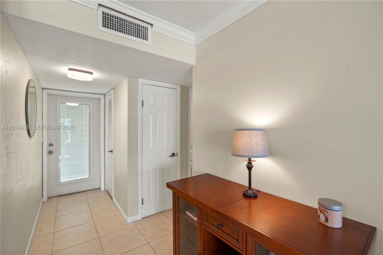 2600 Diana Dr, Unit 208, Hallandale Beach, FL 33009 Photo