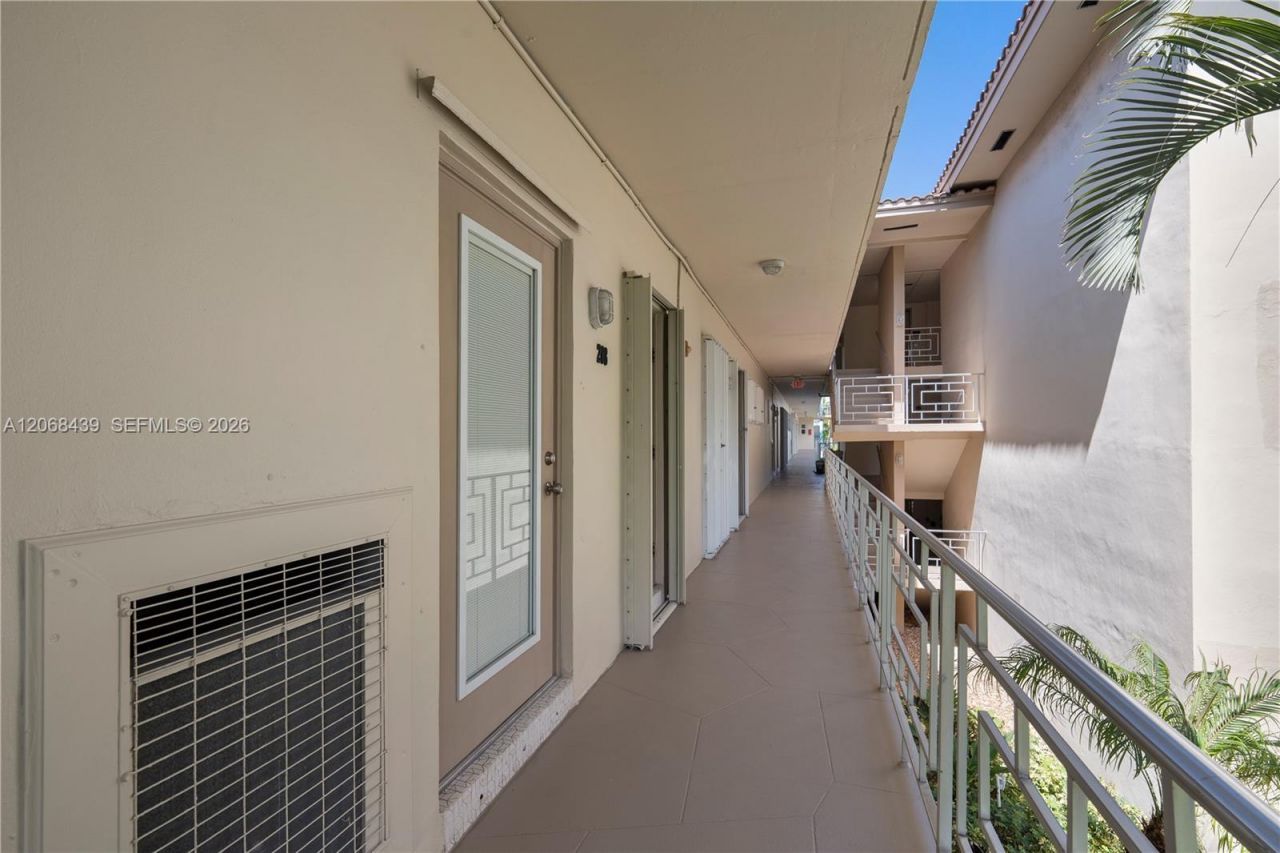2600 Diana Dr, Unit 208, Hallandale Beach, FL 33009 Photo