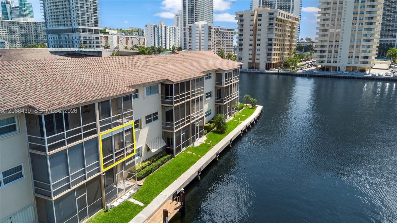 2600 Diana Dr, Unit 208, Hallandale Beach, FL 33009 Photo