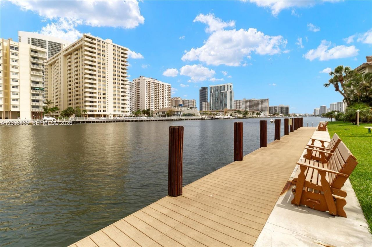 2600 Diana Dr, Unit 208, Hallandale Beach, FL 33009 Photo