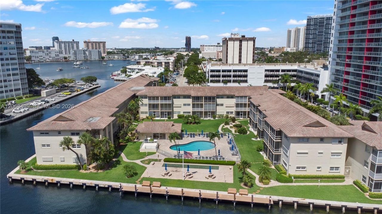 2600 Diana Dr, Unit 208, Hallandale Beach, FL 33009 Photo