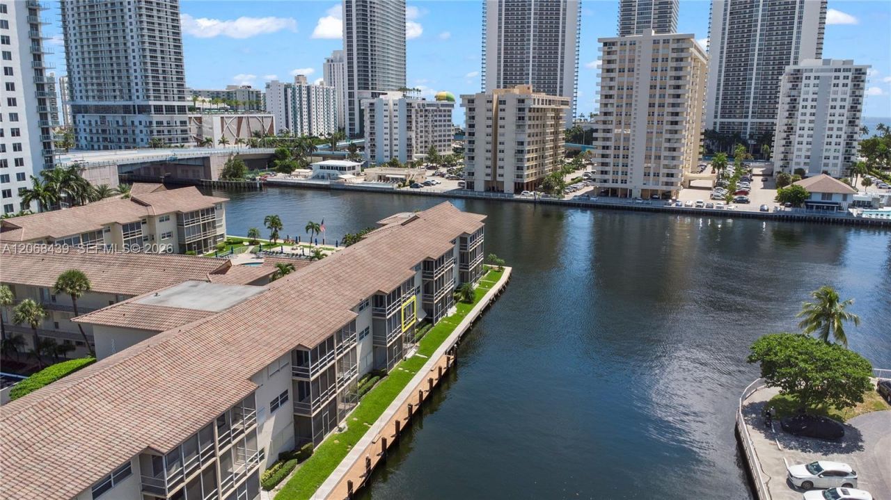 2600 Diana Dr, Unit 208, Hallandale Beach, FL 33009 Photo
