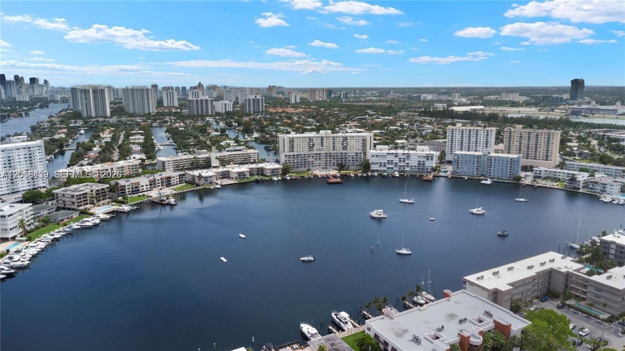 2600 Diana Dr, Unit 208, Hallandale Beach, FL 33009 Photo