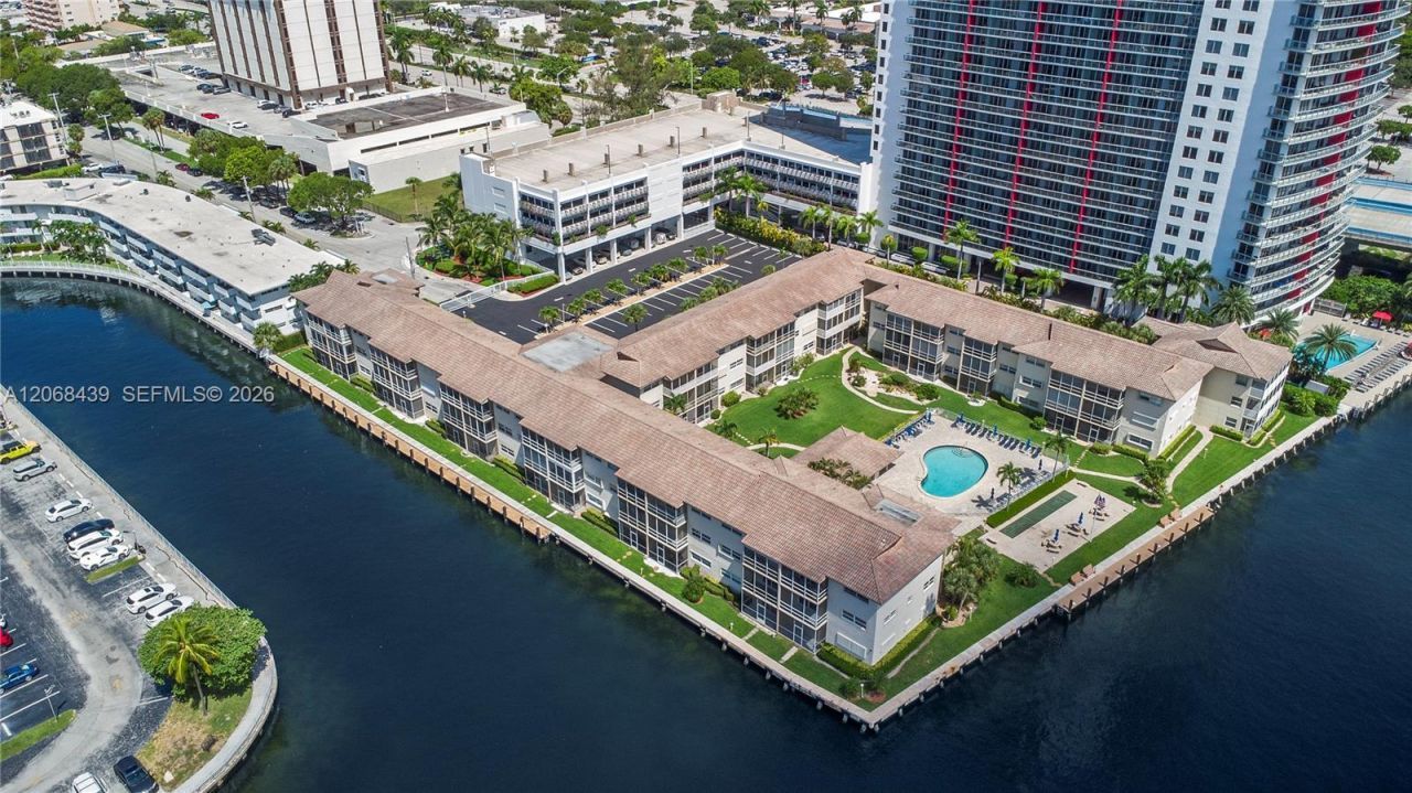 2600 Diana Dr, Unit 208, Hallandale Beach, FL 33009 Photo