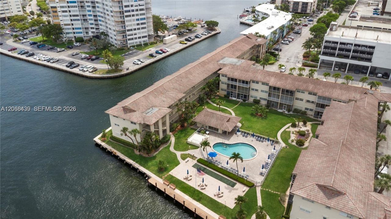 2600 Diana Dr, Unit 208, Hallandale Beach, FL 33009 Photo