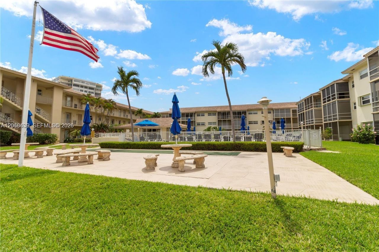 2600 Diana Dr, Unit 208, Hallandale Beach, FL 33009 Photo