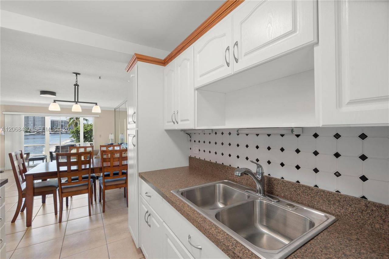 2600 Diana Dr, Unit 208, Hallandale Beach, FL 33009 Photo