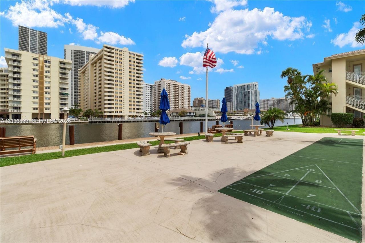 2600 Diana Dr, Unit 208, Hallandale Beach, FL 33009 Photo