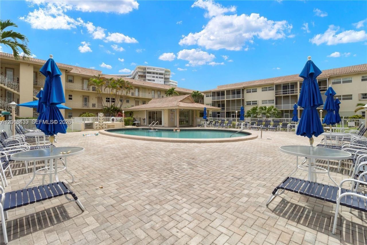 2600 Diana Dr, Unit 208, Hallandale Beach, FL 33009 Photo