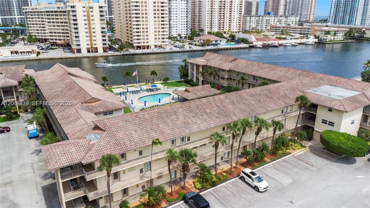 2600 Diana Dr, Unit 208, Hallandale Beach, FL 33009 Photo