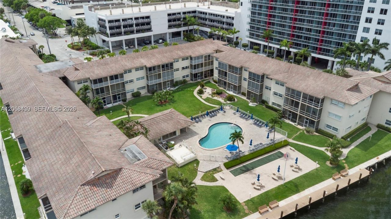 2600 Diana Dr, Unit 208, Hallandale Beach, FL 33009 Photo