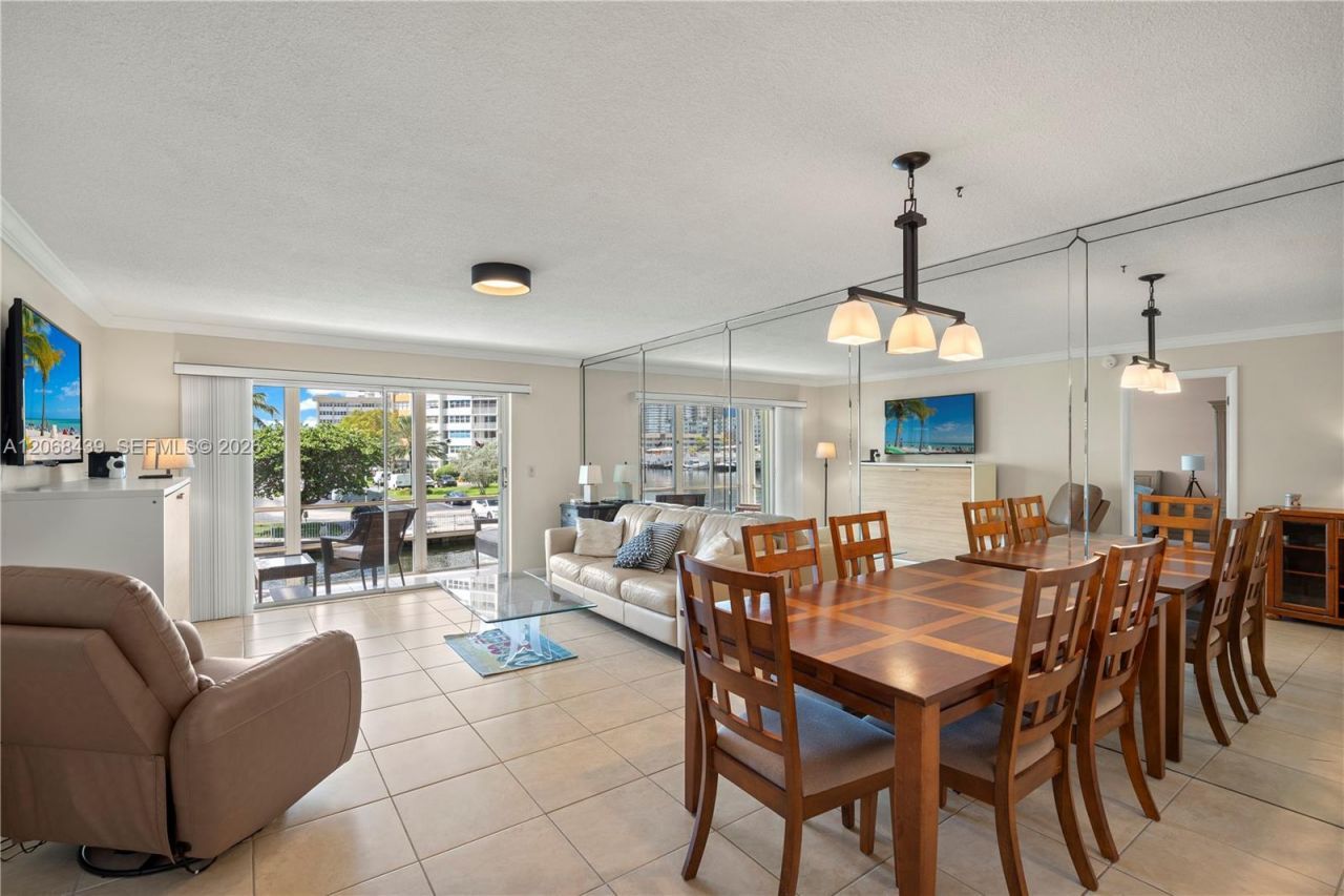 2600 Diana Dr, Unit 208, Hallandale Beach, FL 33009 Photo