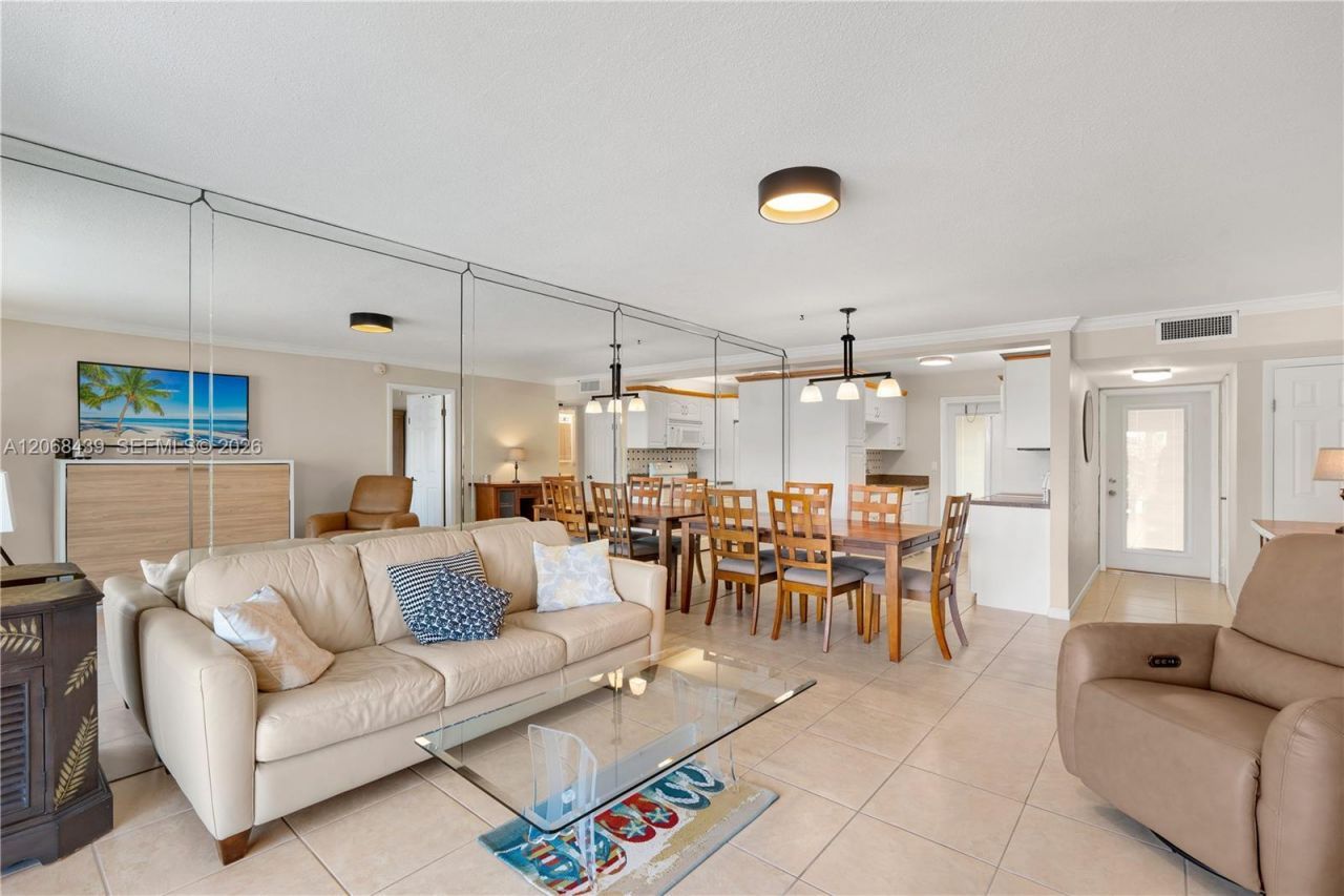 2600 Diana Dr, Unit 208, Hallandale Beach, FL 33009 Photo