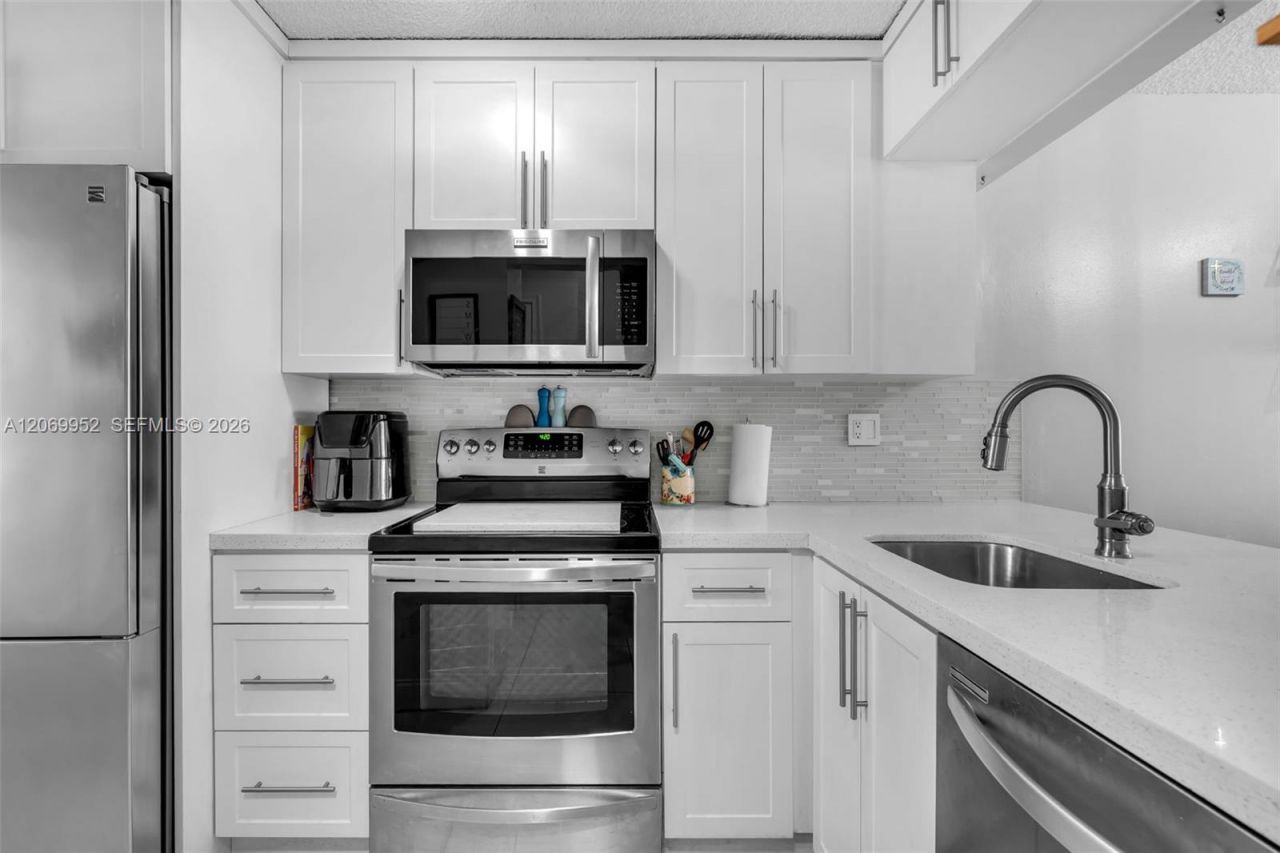 2421 W 52nd Pl, Unit 2-1, Hialeah, FL 33016 Photo