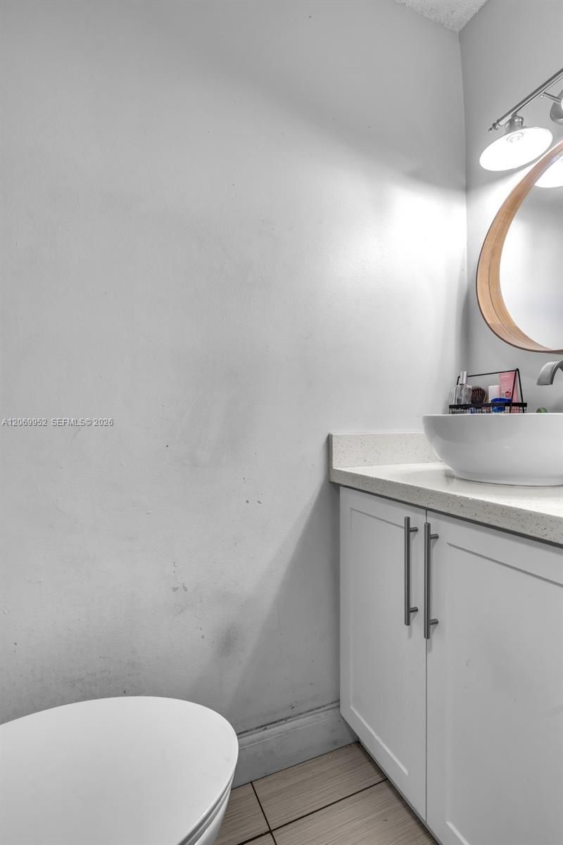 2421 W 52nd Pl, Unit 2-1, Hialeah, FL 33016 Photo