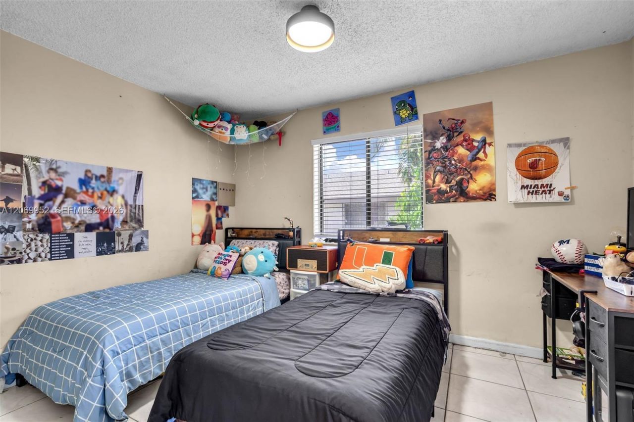 2421 W 52nd Pl, Unit 2-1, Hialeah, FL 33016 Photo