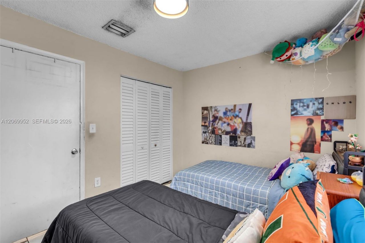 2421 W 52nd Pl, Unit 2-1, Hialeah, FL 33016 Photo