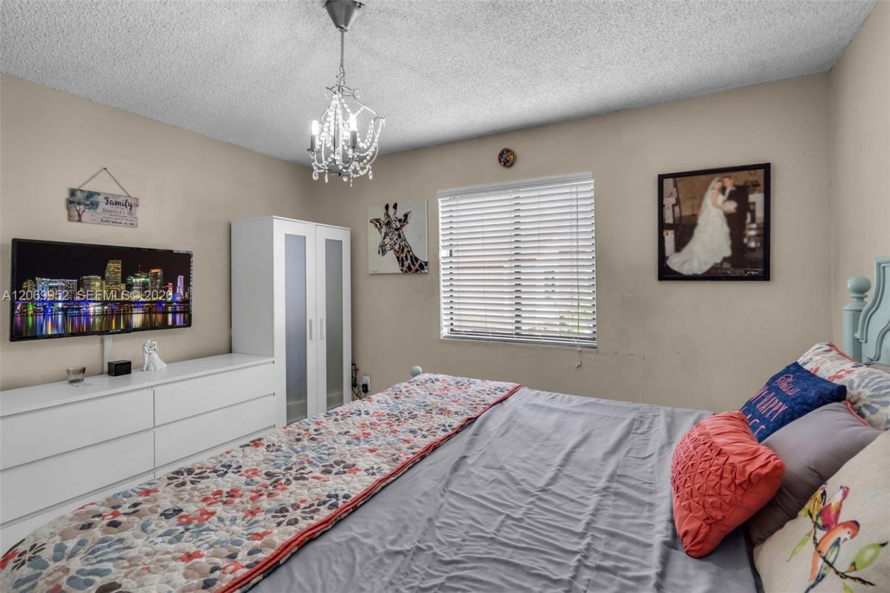 2421 W 52nd Pl, Unit 2-1, Hialeah, FL 33016 Photo