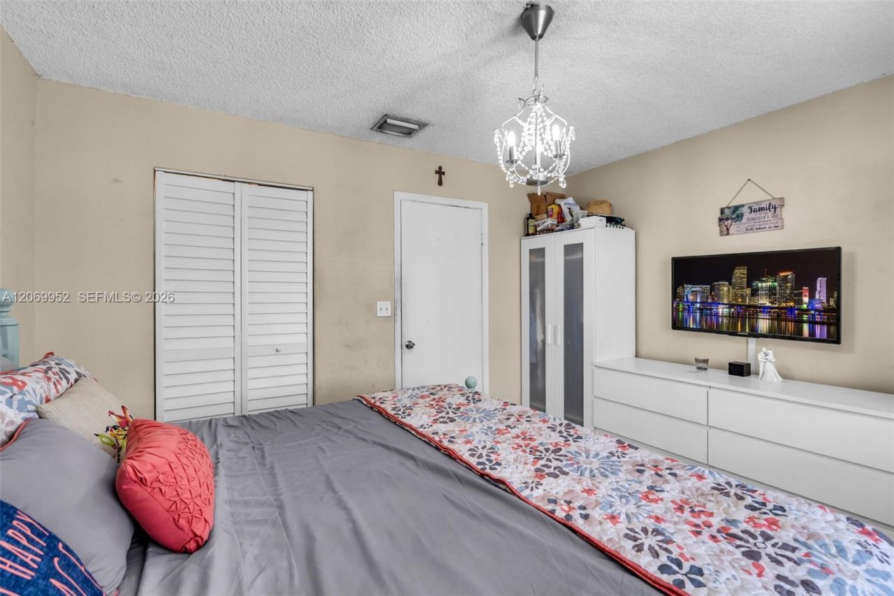 2421 W 52nd Pl, Unit 2-1, Hialeah, FL 33016 Photo