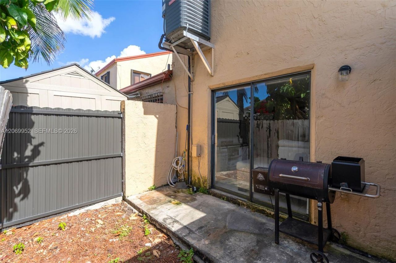 2421 W 52nd Pl, Unit 2-1, Hialeah, FL 33016 Photo
