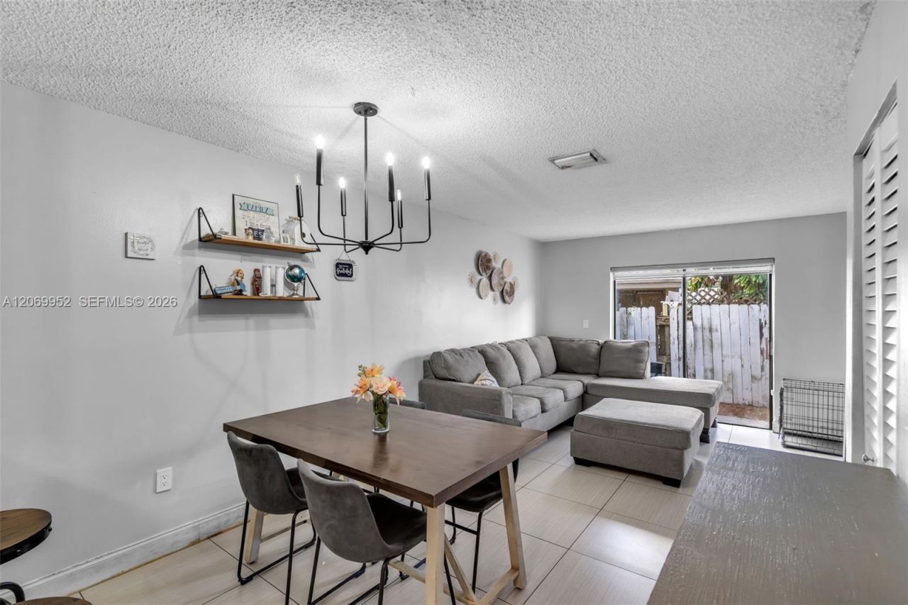 2421 W 52nd Pl, Unit 2-1, Hialeah, FL 33016 Photo