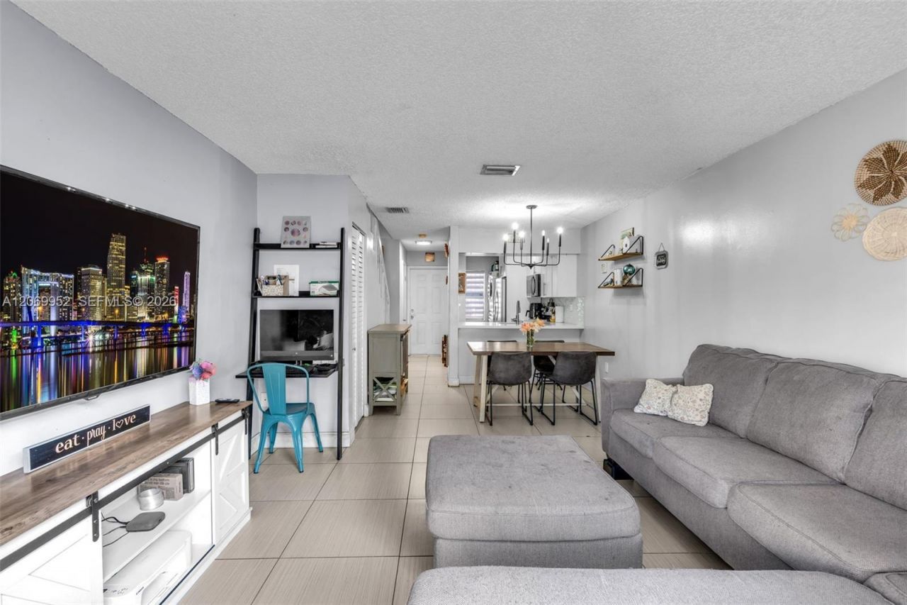2421 W 52nd Pl, Unit 2-1, Hialeah, FL 33016 Photo