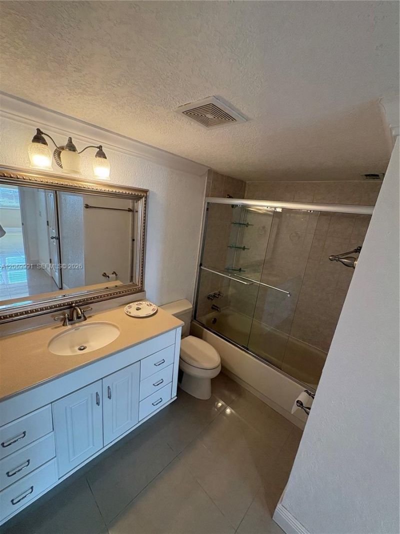 111 Golden Isles Dr, Unit F2, Hallandale Beach, FL 33009 Photo