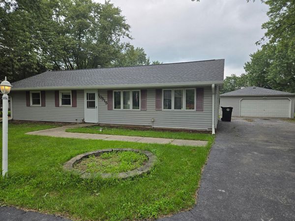 10515 Baker Street , Crown Point, IN 46307