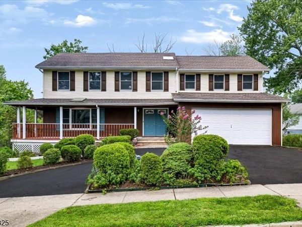 156 River Rd, New Milford, NJ 07646
