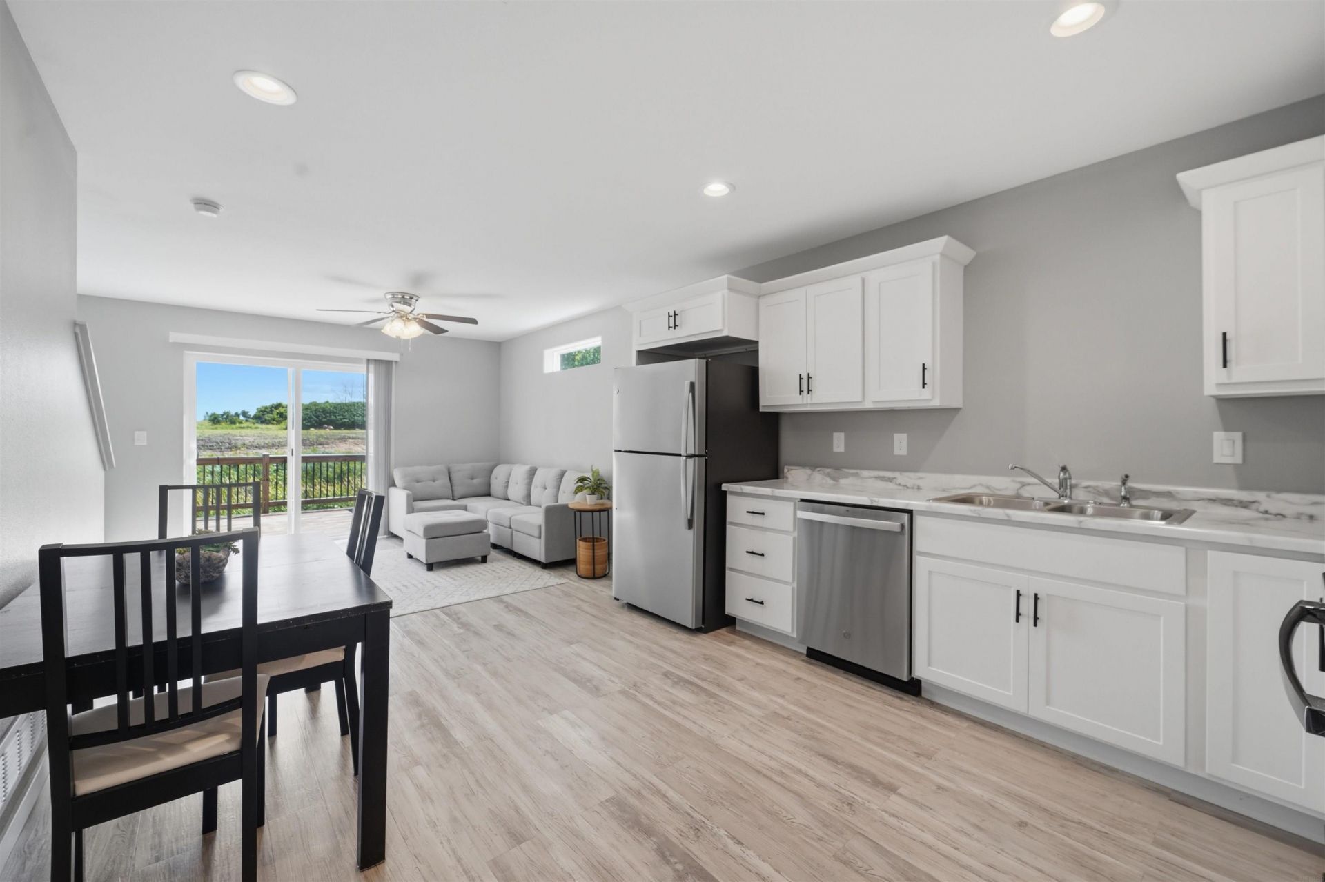 4232 S Mourning Dove Drive, Waterloo, IA 50702 Main Photo