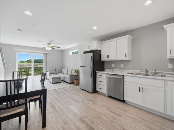 4232 S Mourning Dove Drive, Waterloo, IA 50702