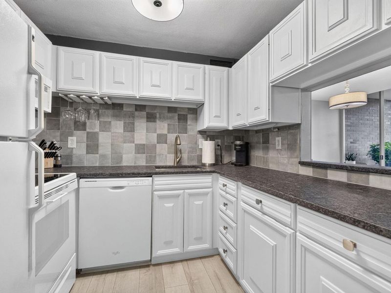1000 Urlin Avenue, Unit 521, Columbus, OH 43212 Photo 12